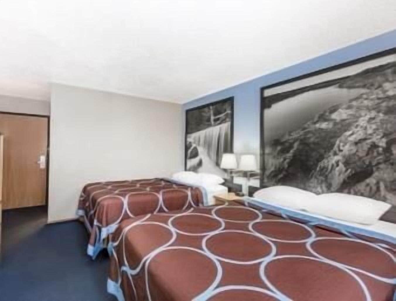 Super 8 By Wyndham Manhattan Ks Exterior photo
