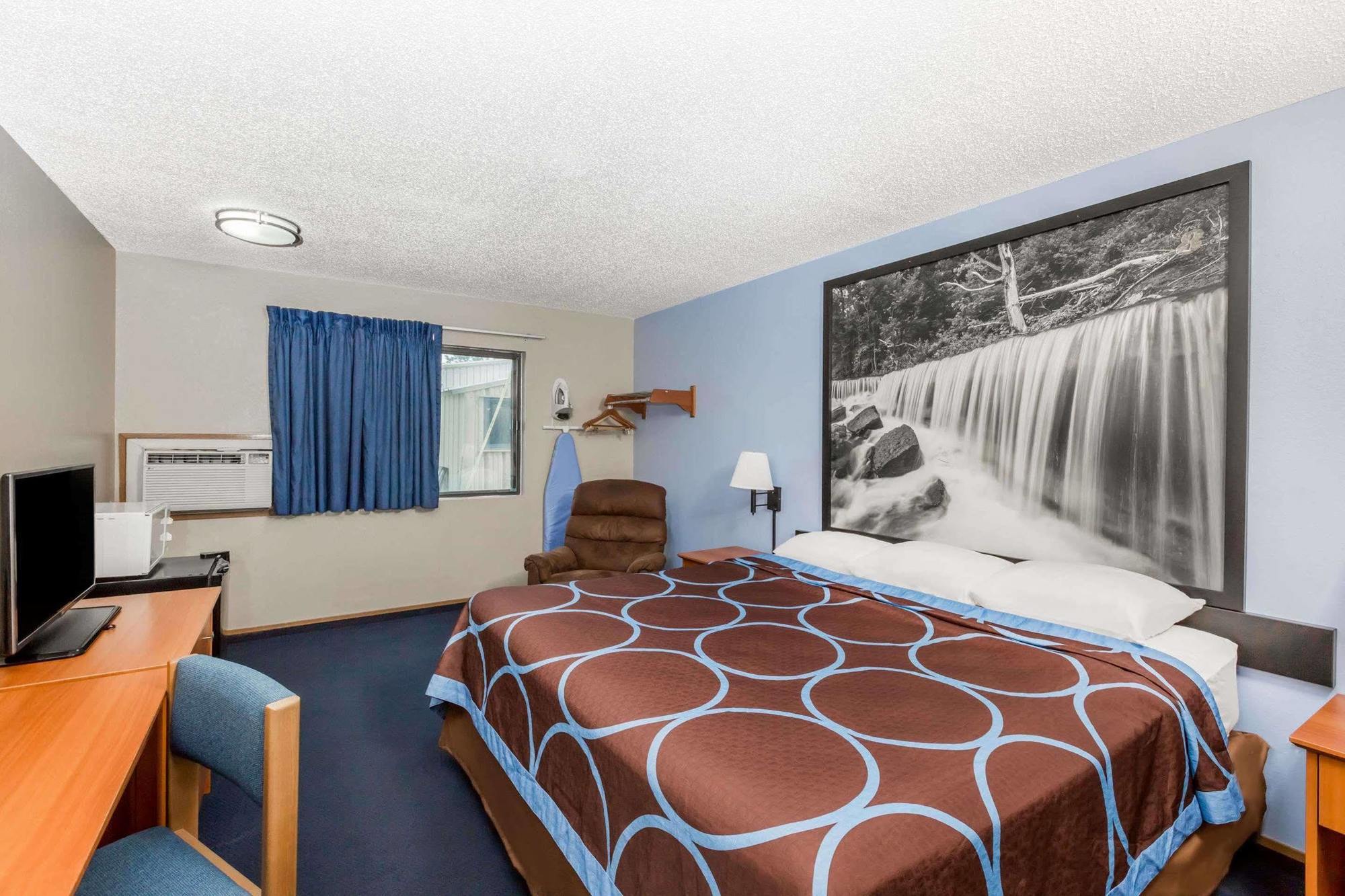 Super 8 By Wyndham Manhattan Ks Exterior photo